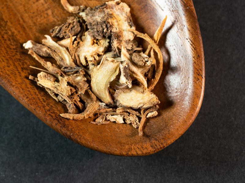 Đương quy dưỡng buồng trứng, dưỡng tử cung. 