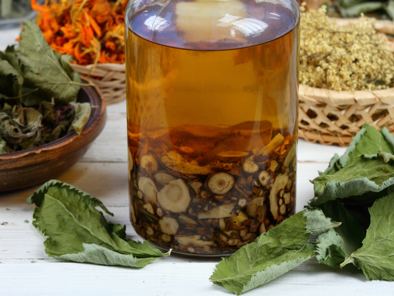 Đương quy có thể dùng ngâm rượu, hoặc uống trà. 