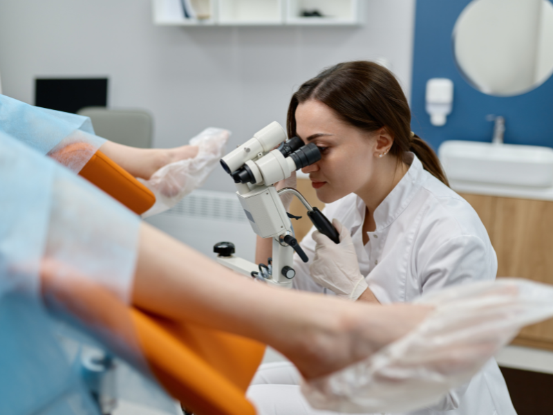 Viêm nhiễm kéo dài cũng là dấu hiệu của tắc vòi trứng.